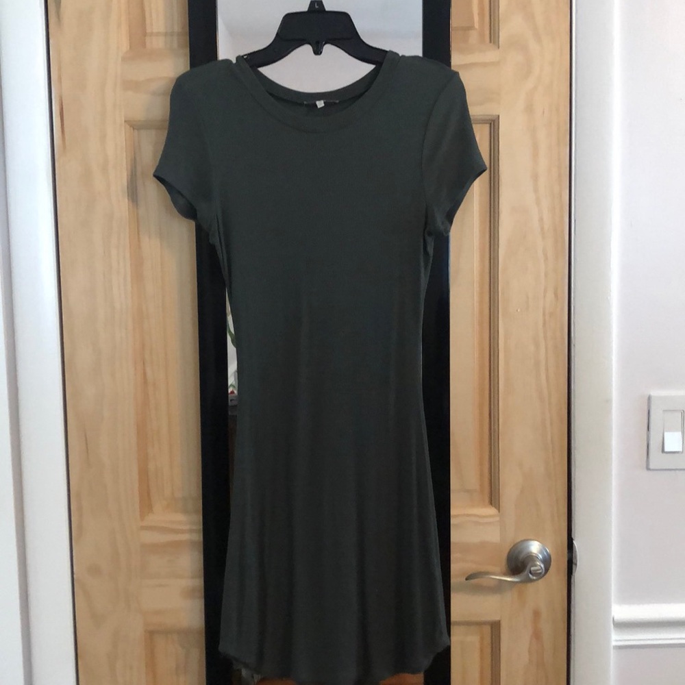 Ribbed body-con midi dress